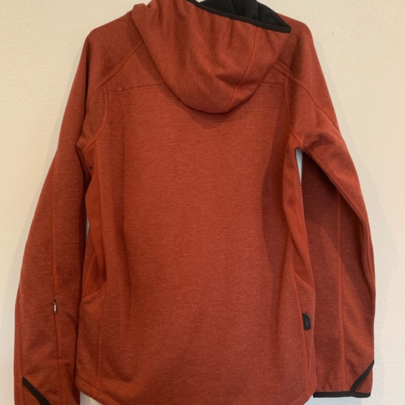 Brand new Oakley men’s jacket in size small. - Picture 2 of 5